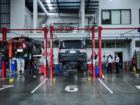 อู่ซ่อมรถ พรานนก